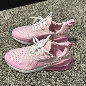 Nike 270